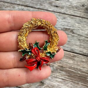 Vintage Christmas Wreath Brooch Pin